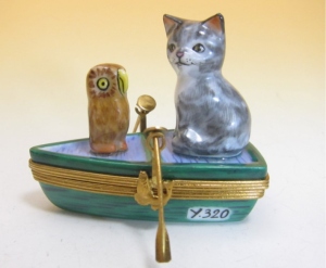 ネコとフクロウのボート遊び